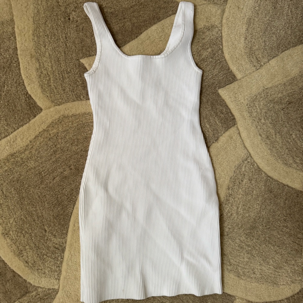 Babaton White Ribbed Sculpt Knit Top